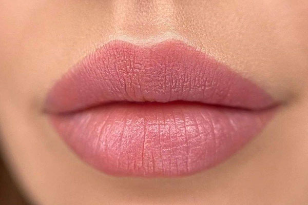 Beautifully defined, fuller-looking lips with long-lasting colour