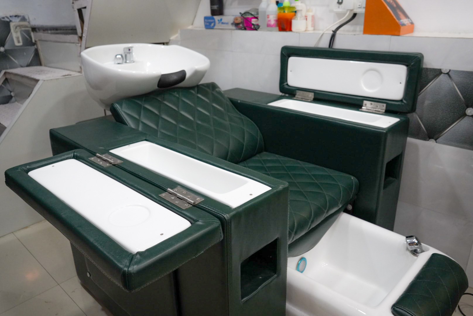 Hair wash and pedicure station