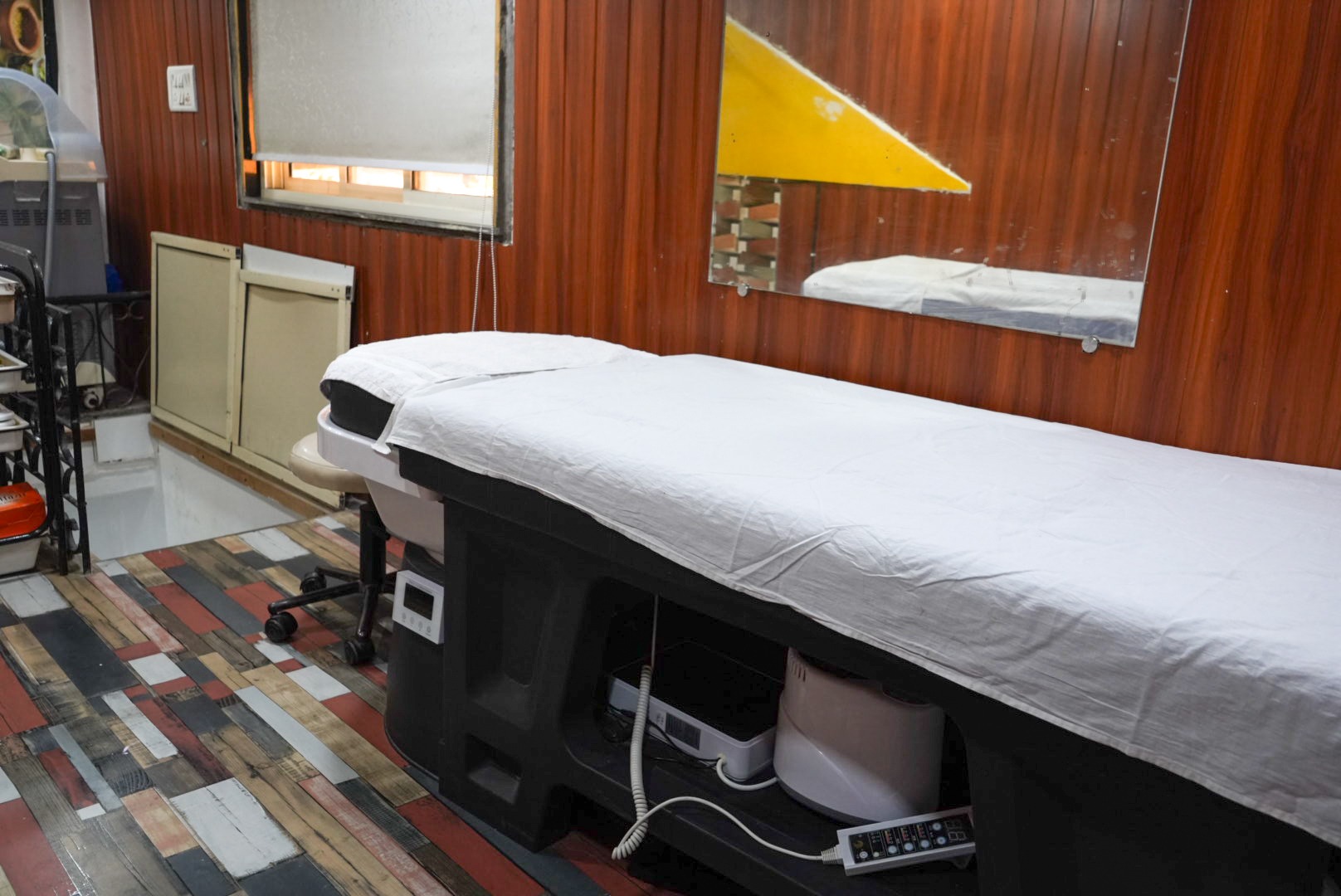 Treatment bed prepared in a private room