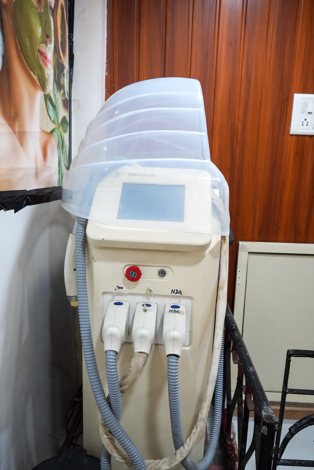 Advanced laser machine for skin and hair treatments